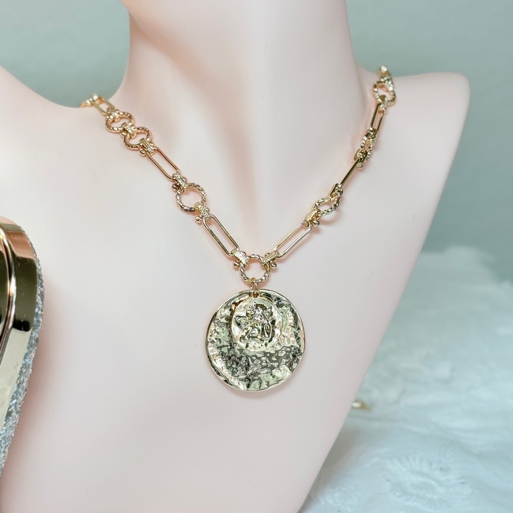⚜️ Gold Angel Coin Pendant Necklace 🌷 - Picture 5 of 8